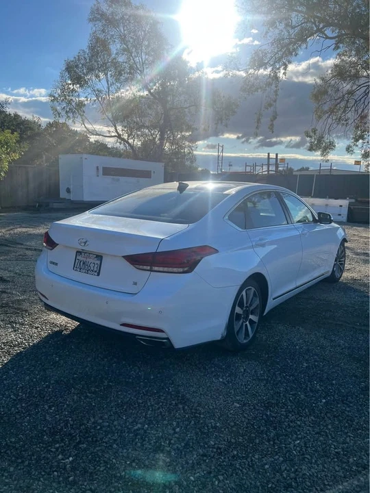 2015 Hyundai Genesis - Image 11 of 11