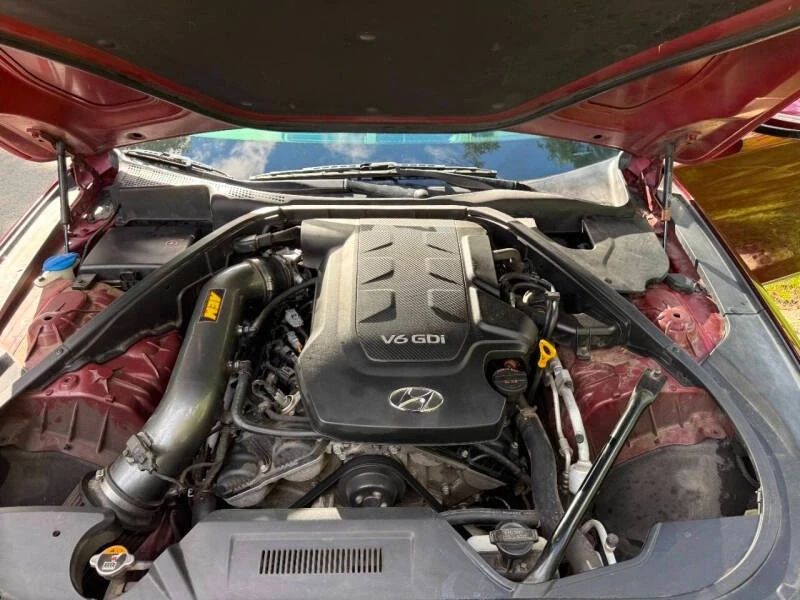 2015 Hyundai Genesis - Image 17 of 20