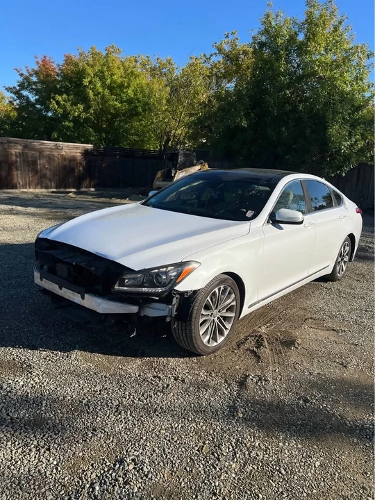 2015 Hyundai Genesis - Image 2 of 11