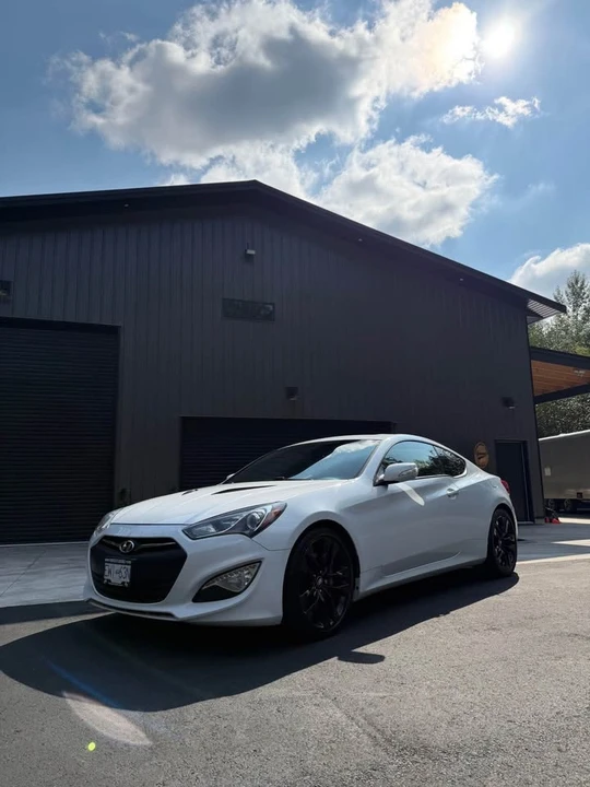 2015 Hyundai Genesis - Image 2 of 15