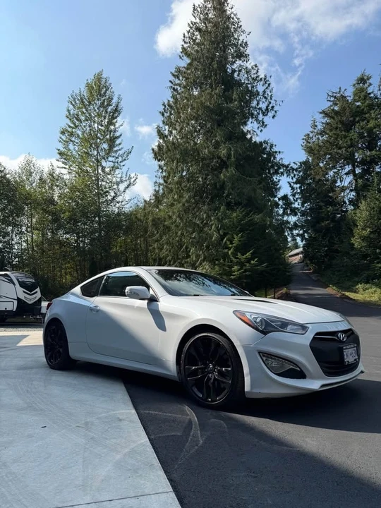 2015 Hyundai Genesis - Image 3 of 15