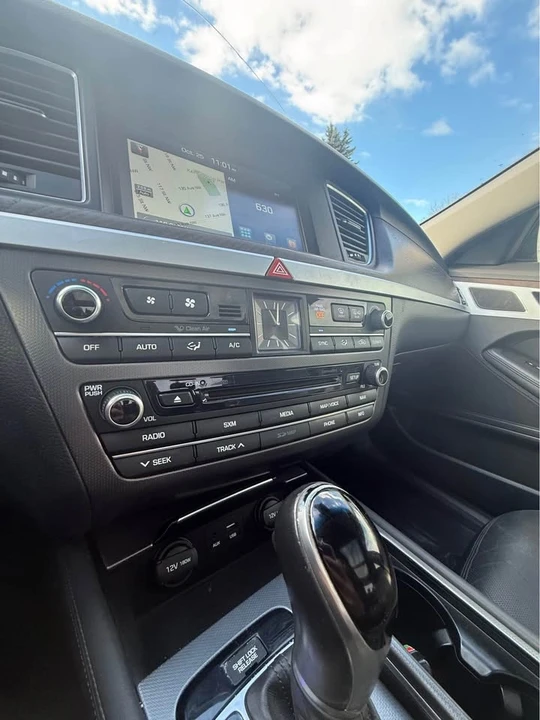 2015 Hyundai Genesis - Image 10 of 14
