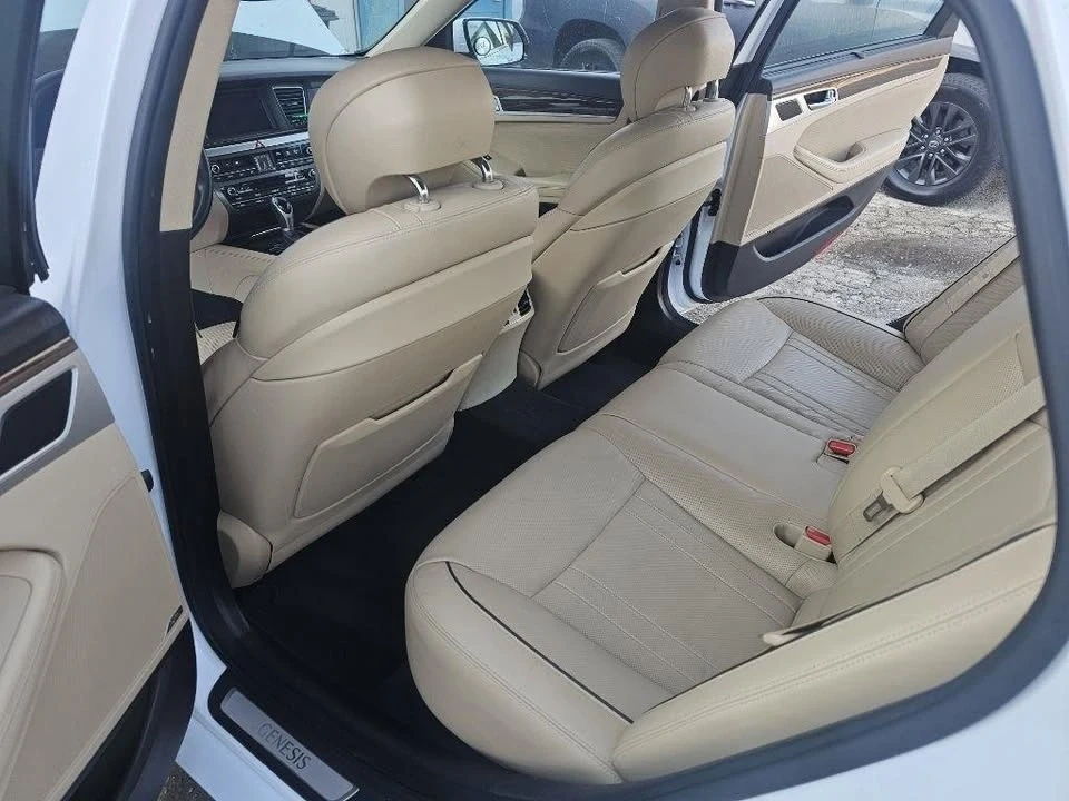 2015 Hyundai Genesis - Image 18 of 20
