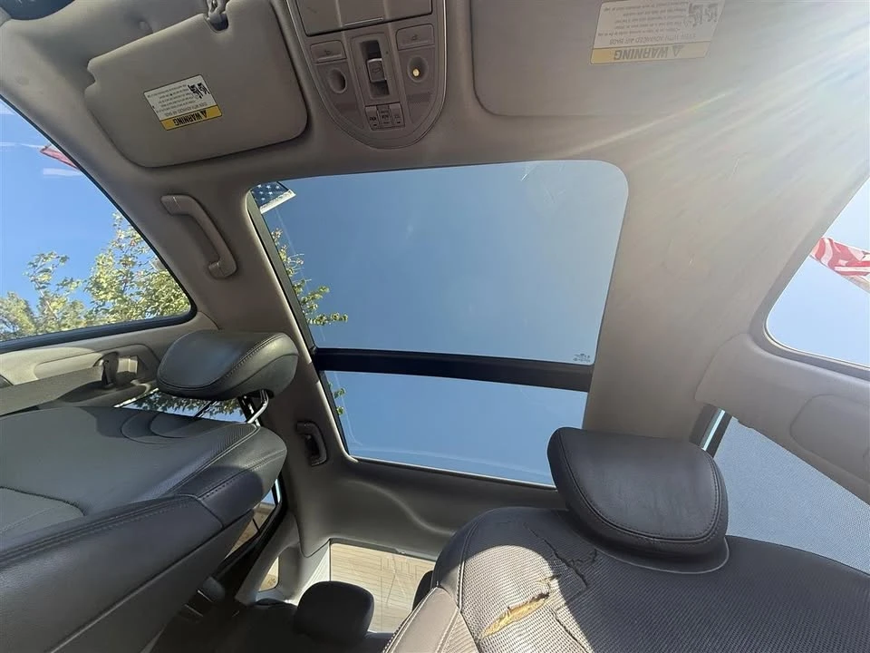 2015 Hyundai Genesis - Image 18 of 20