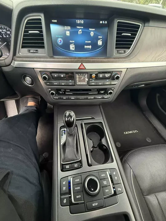 2015 Hyundai Genesis - Image 8 of 17