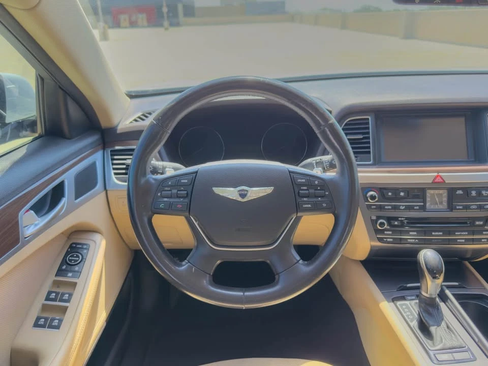 2015 Hyundai Genesis - Image 9 of 16