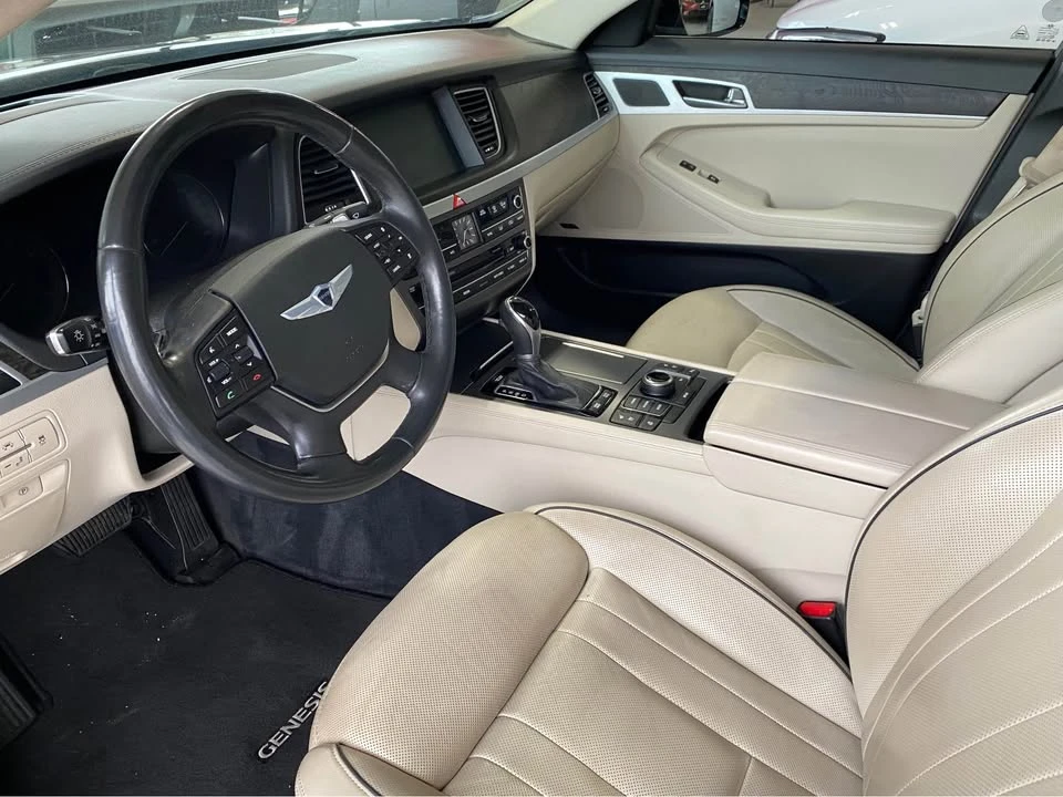 2015 Hyundai Genesis - Image 4 of 10