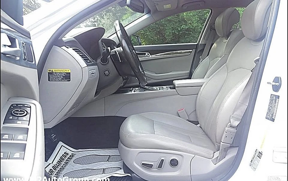 2015 Hyundai Genesis - Image 12 of 20