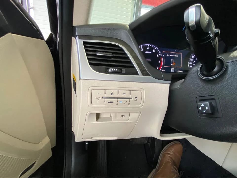 2015 Hyundai Genesis - Image 6 of 10