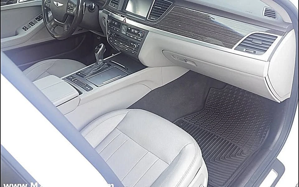 2015 Hyundai Genesis - Image 17 of 20