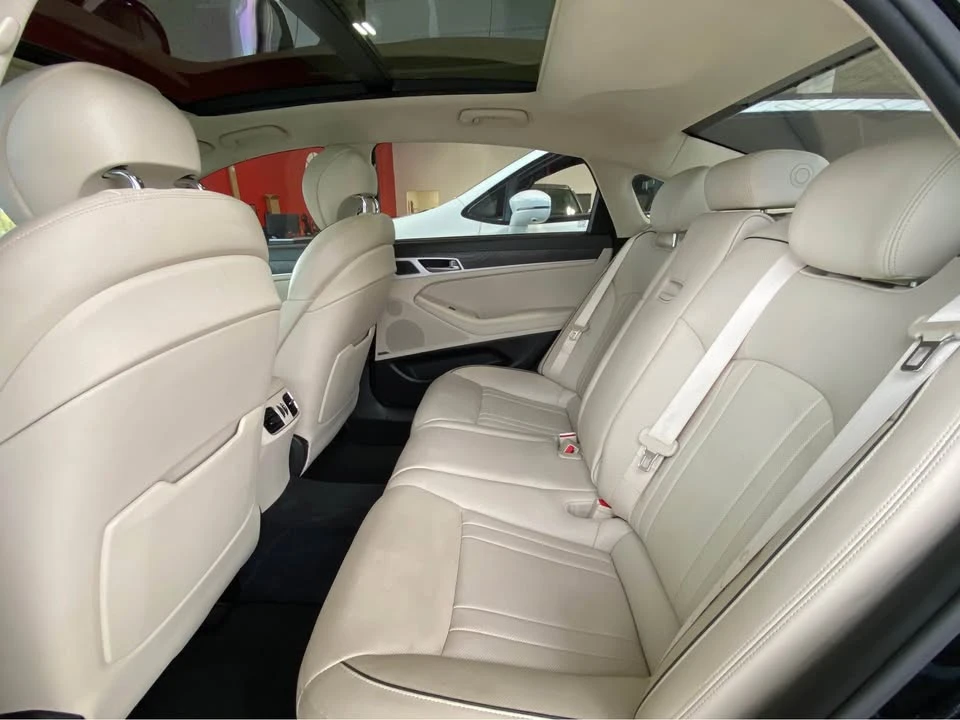 2015 Hyundai Genesis - Image 9 of 10