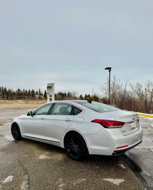 2015 Hyundai Genesis - Image 18 of 20