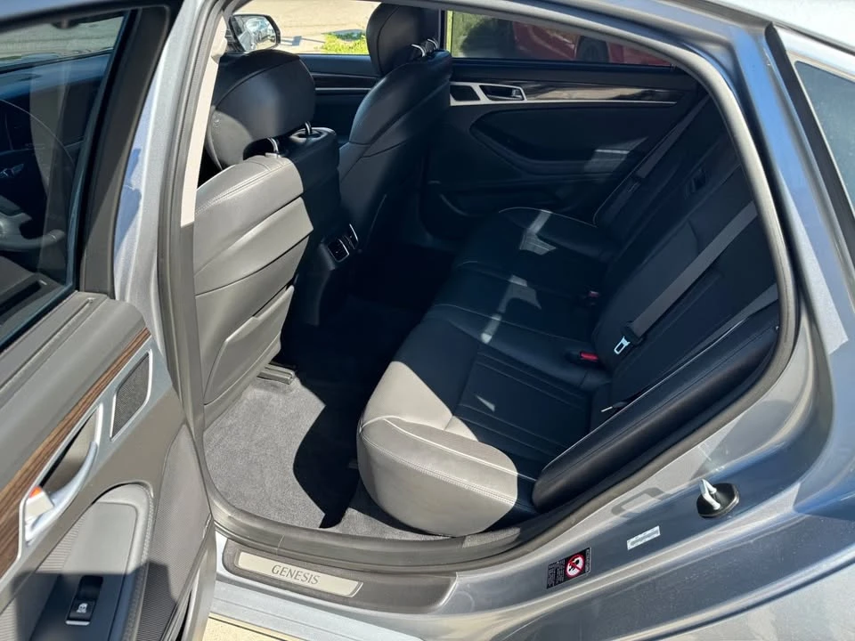 2015 Hyundai Genesis - Image 11 of 19