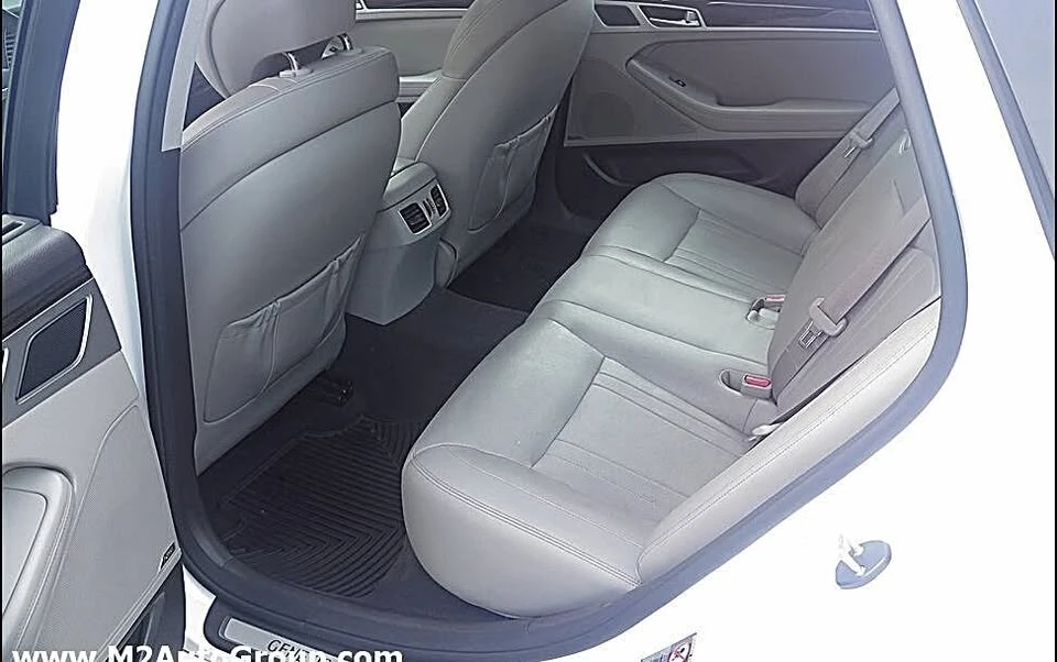 2015 Hyundai Genesis - Image 14 of 20