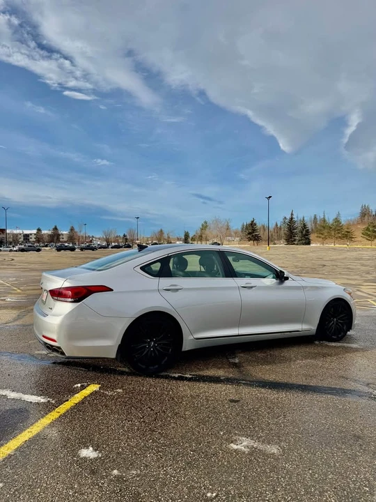 2015 Hyundai Genesis - Image 2 of 20