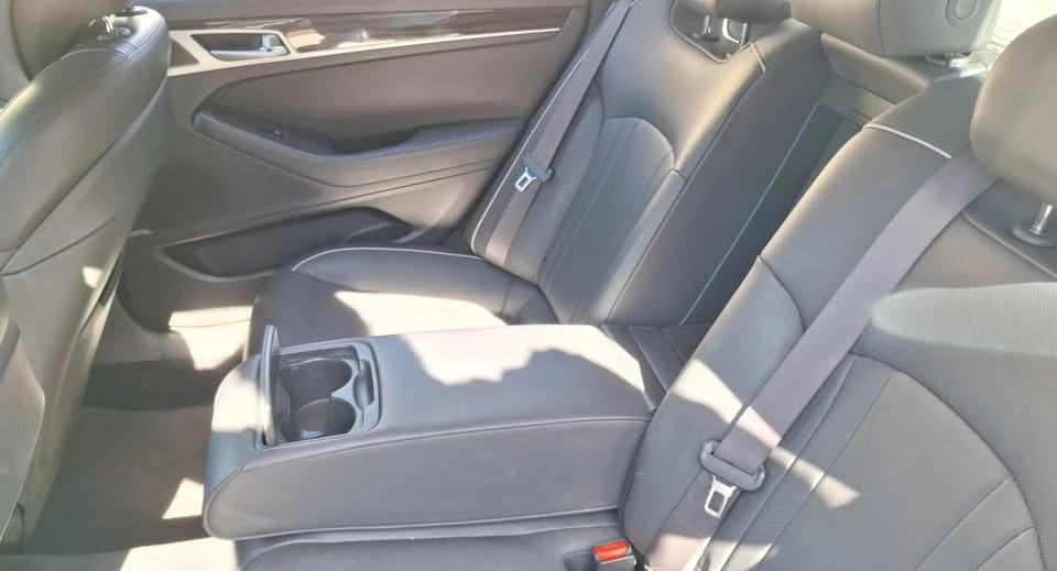 2015 Hyundai Genesis - Image 18 of 20