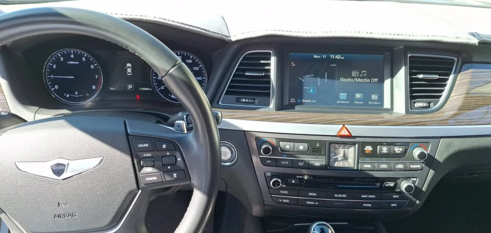 2015 Hyundai Genesis - Image 11 of 20