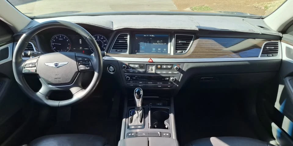 2015 Hyundai Genesis - Image 13 of 20