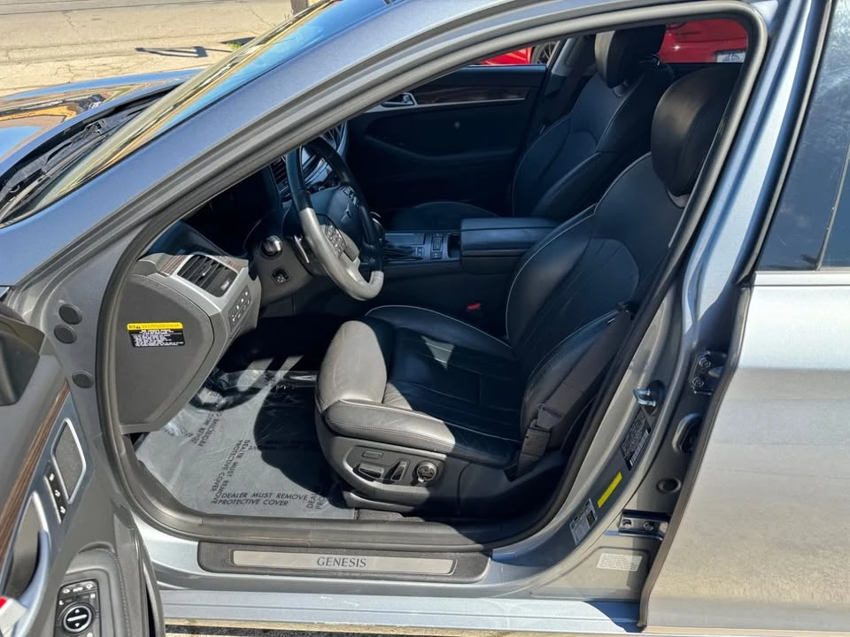 2015 Hyundai Genesis - Image 10 of 19