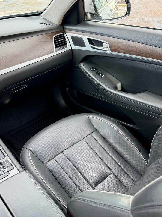 2015 Hyundai Genesis - Image 9 of 20