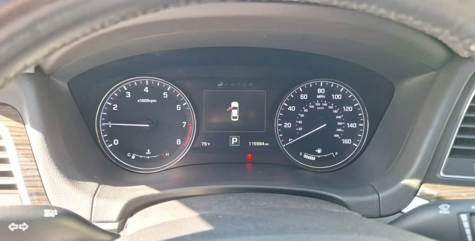 2015 Hyundai Genesis - Image 12 of 20