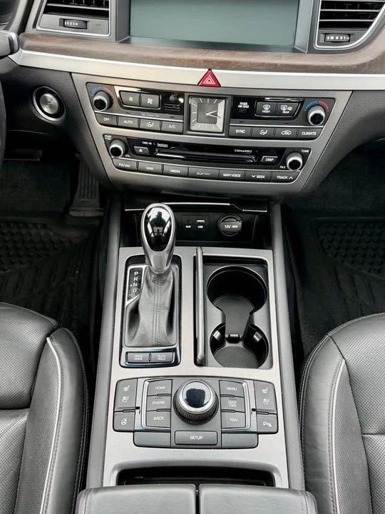 2015 Hyundai Genesis - Image 8 of 20
