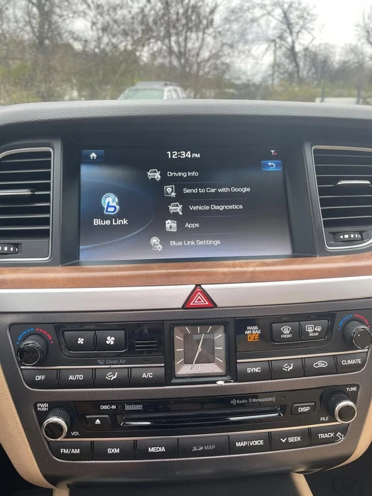 2015 Hyundai Genesis - Image 12 of 17