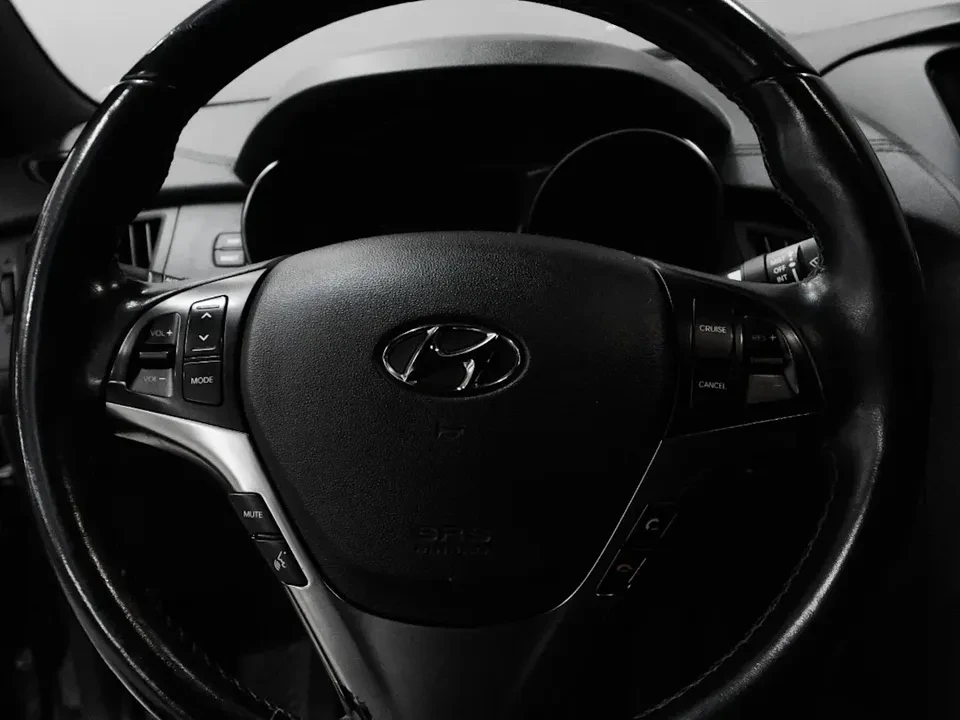 2015 Hyundai Genesis - Image 8 of 20