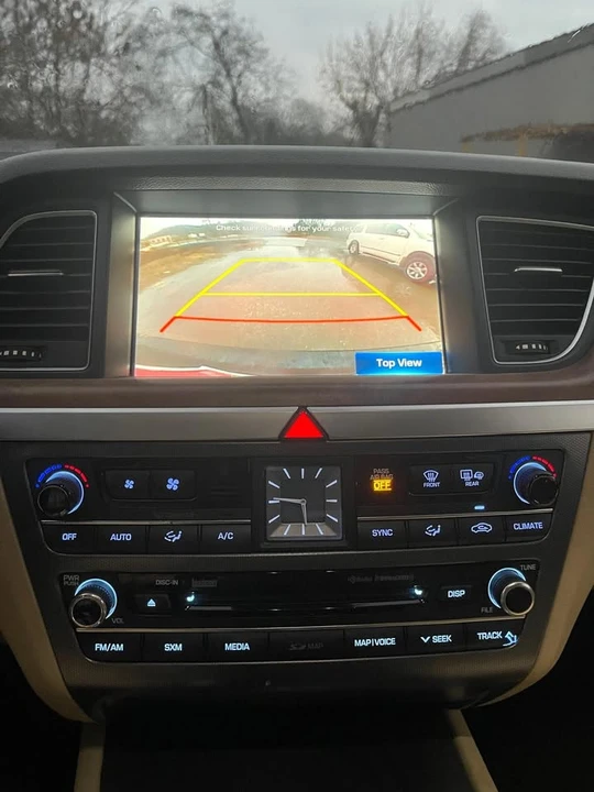 2015 Hyundai Genesis - Image 14 of 17