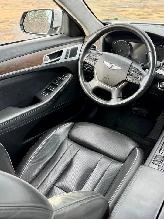 2015 Hyundai Genesis - Image 5 of 20