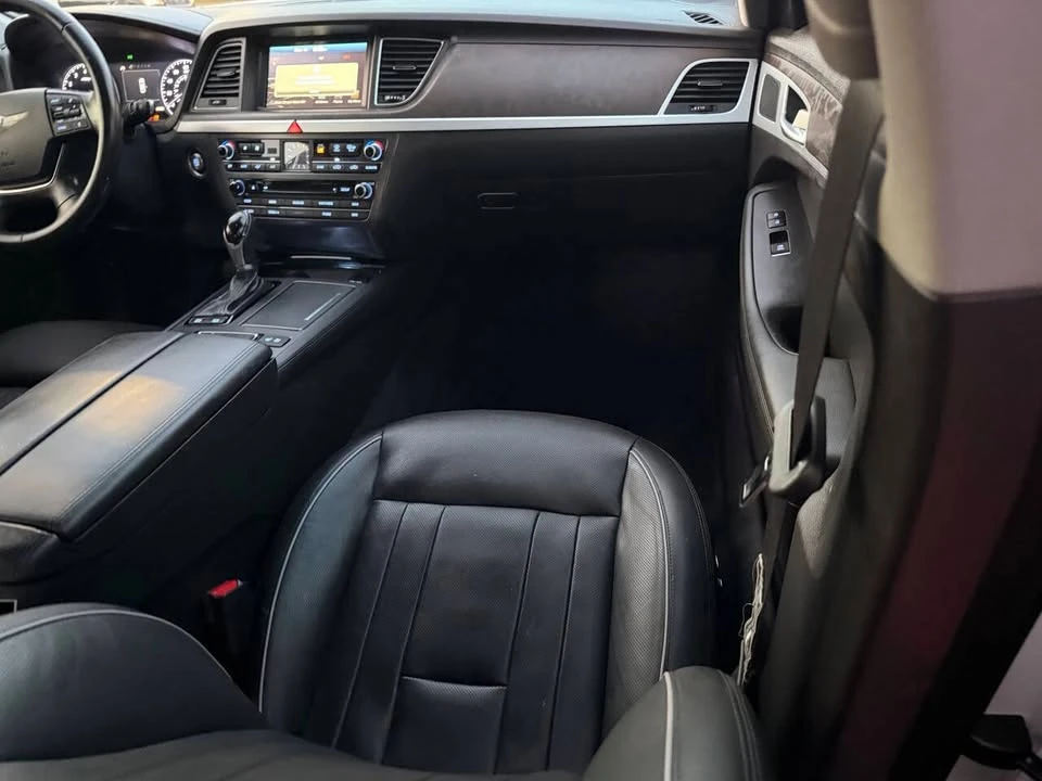 2015 Hyundai Genesis - Image 11 of 19