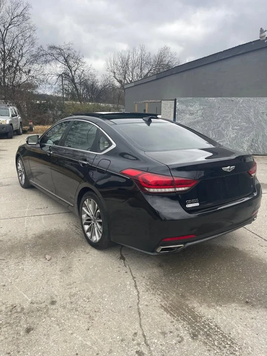 2015 Hyundai Genesis - Image 4 of 17