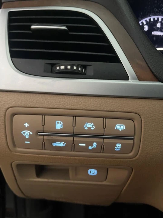 2015 Hyundai Genesis - Image 15 of 17