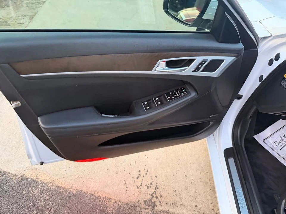 2015 Hyundai Genesis - Image 8 of 19
