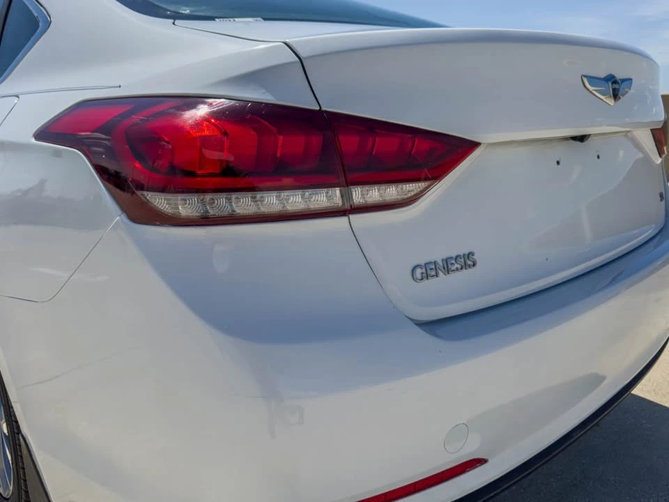 2015 Hyundai Genesis - Image 10 of 15