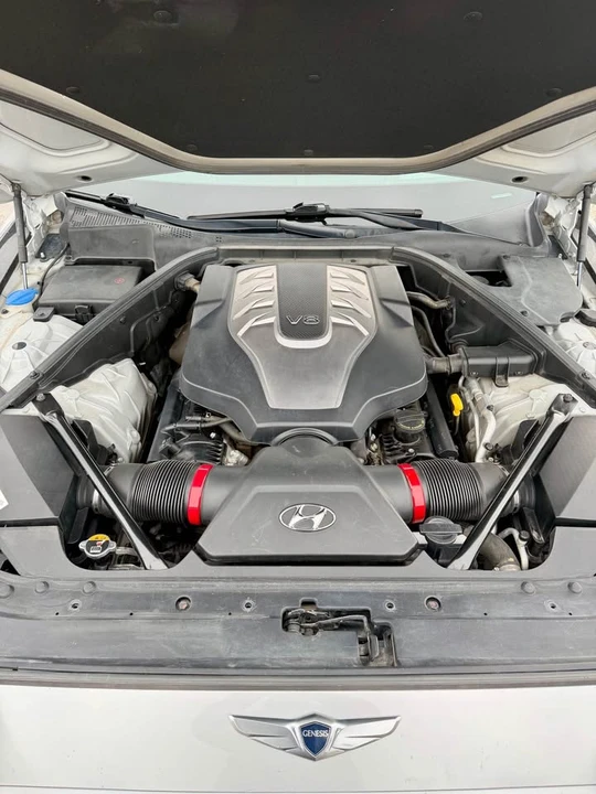 2015 Hyundai Genesis - Image 14 of 20