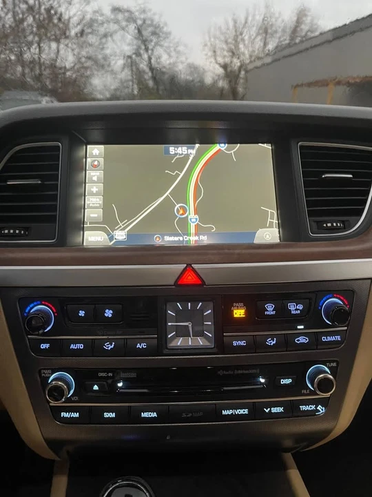 2015 Hyundai Genesis - Image 13 of 17