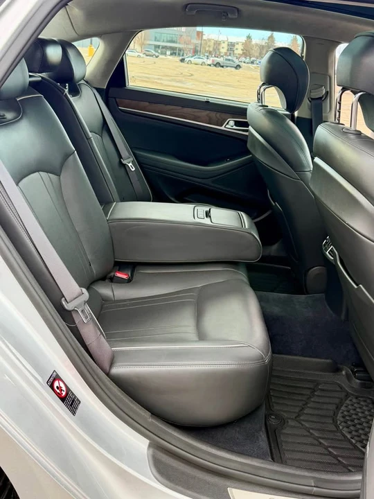 2015 Hyundai Genesis - Image 11 of 20