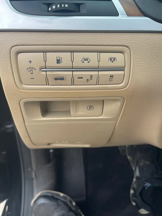 2015 Hyundai Genesis - Image 17 of 17