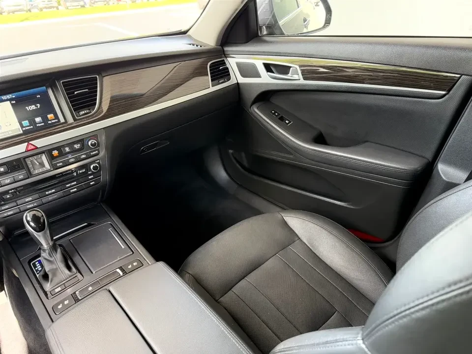 2015 Hyundai Genesis - Image 15 of 18