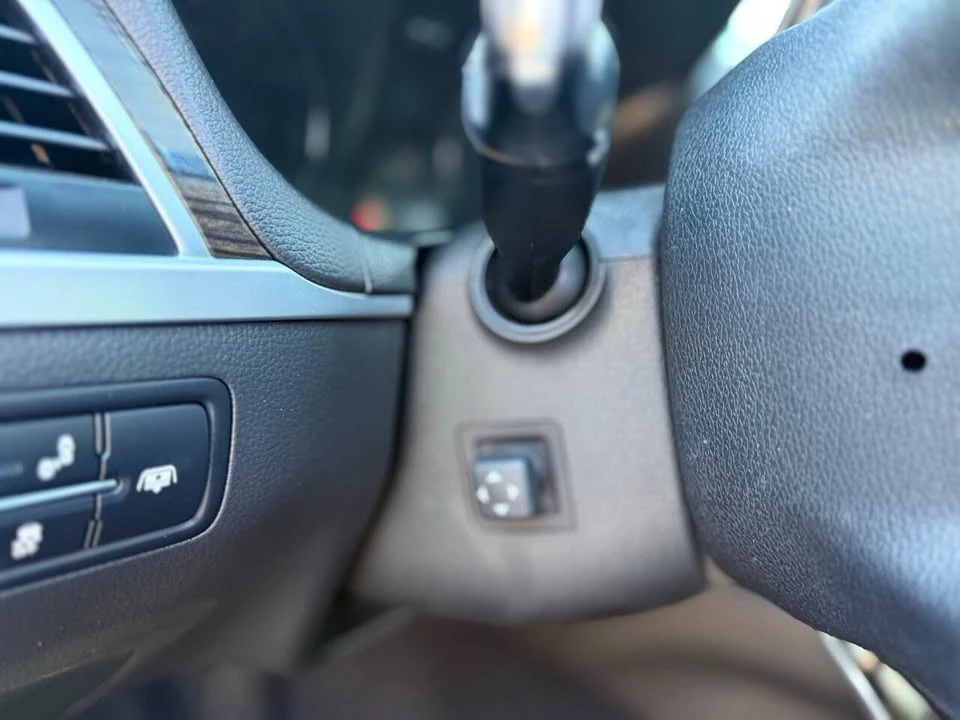 2015 Hyundai Genesis - Image 17 of 20