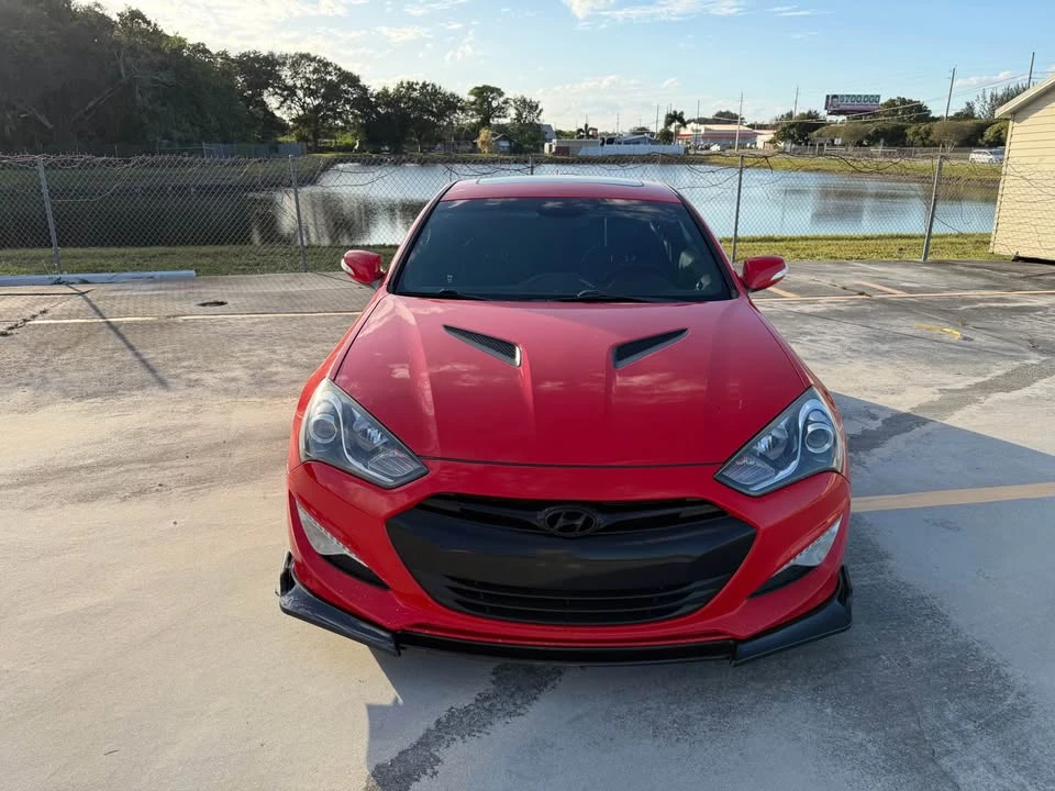 2015 Hyundai Genesis - Image 11 of 17