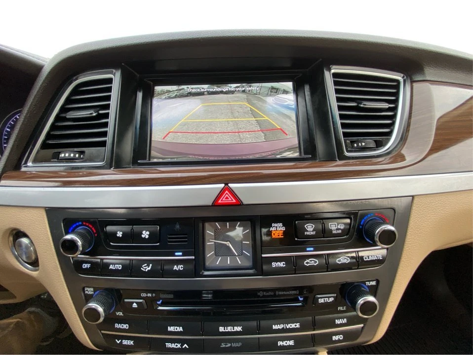 2015 Hyundai Genesis - Image 13 of 19