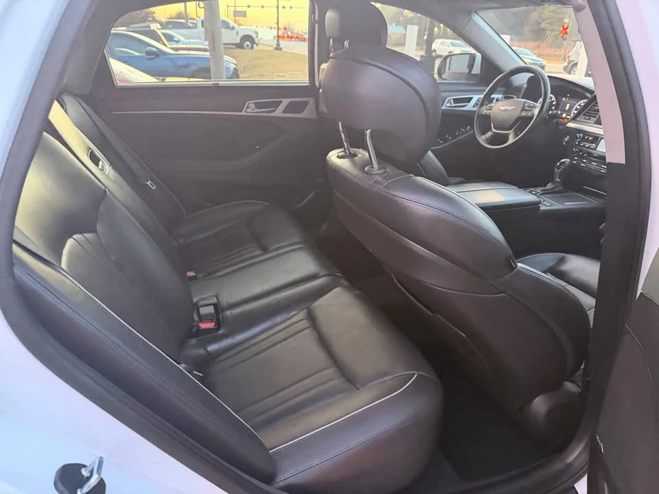 2015 Hyundai Genesis - Image 10 of 19