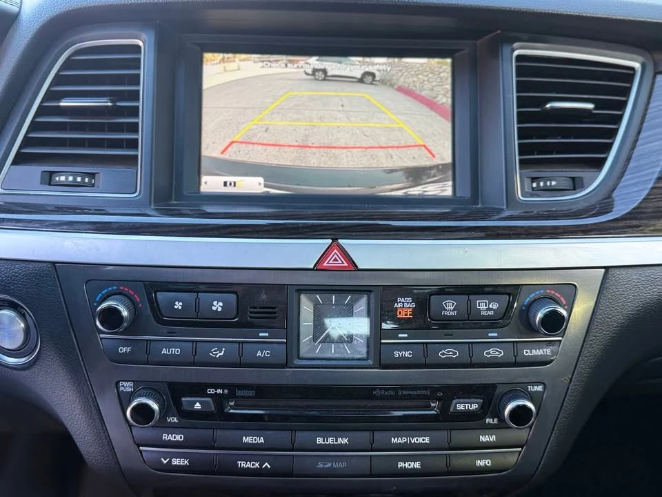 2015 Hyundai Genesis - Image 15 of 20