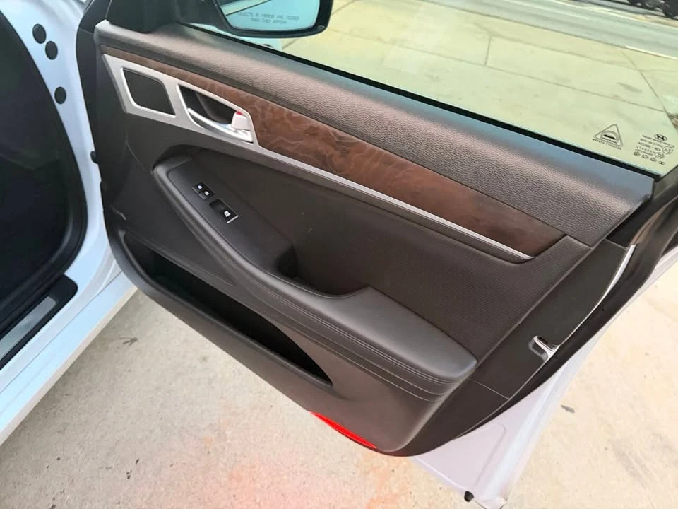 2015 Hyundai Genesis - Image 5 of 19