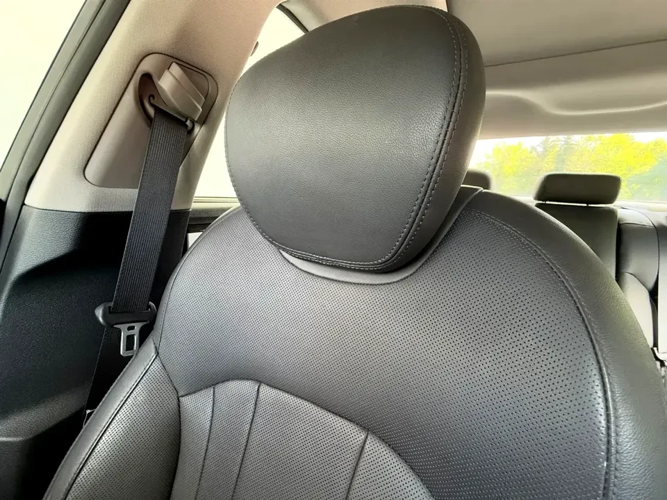 2015 Hyundai Genesis - Image 16 of 18