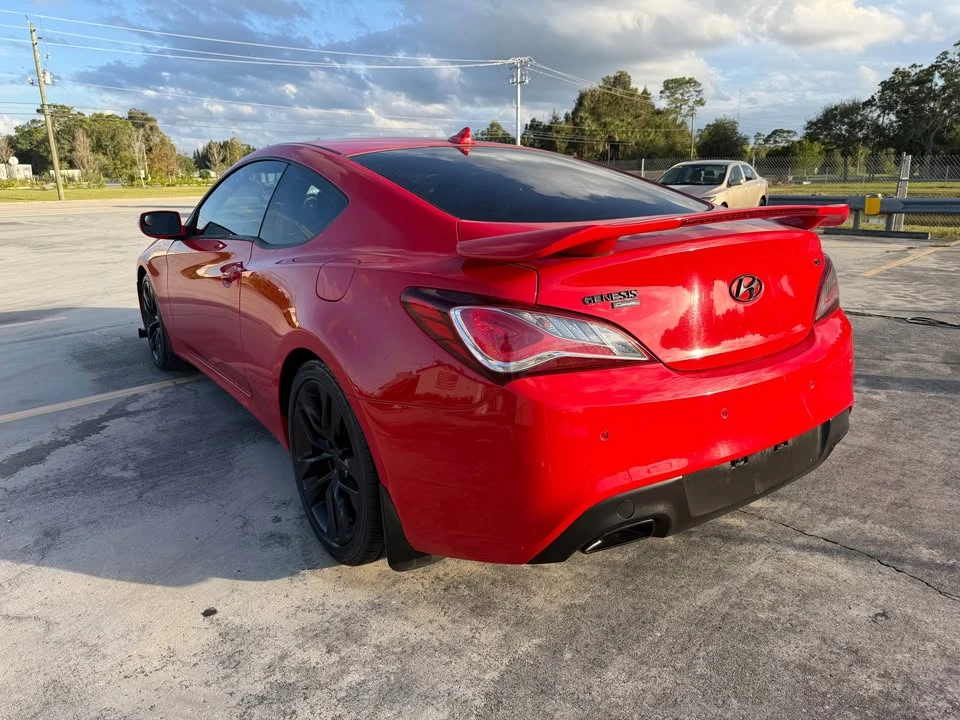 2015 Hyundai Genesis - Image 4 of 17