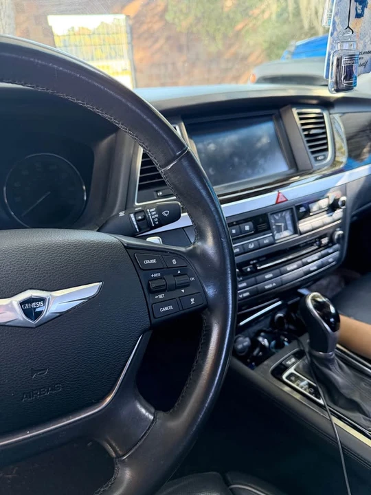2015 Hyundai Genesis - Image 5 of 8