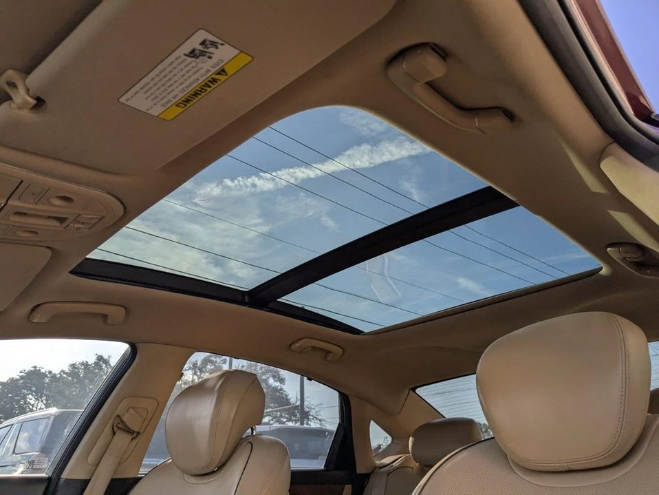 2015 Hyundai Genesis - Image 11 of 20